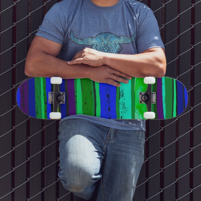 Patineta con rayas negras, verdes y azules (Exterior 3)