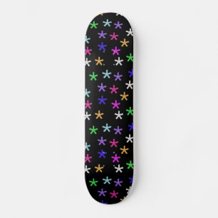 Patineta de ajedrez negra colorida