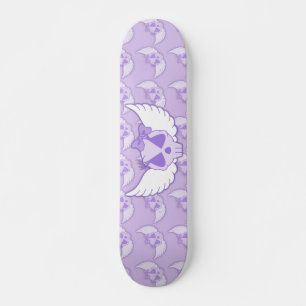 Patineta de cráneo morado con alas