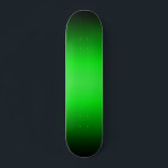 Patineta de degradado verde a negro<br><div class="desc">La ilustración que aparece en este producto se creó con Adobe Illustrator y/o Photoshop. Pintura de: Brady Arnold.</div>