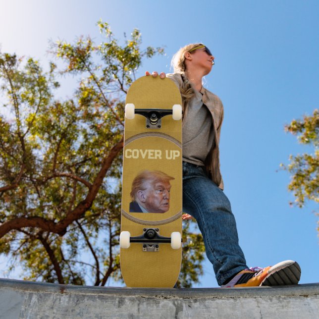 Patineta de Encubrimiento de Trump (Exterior 1)