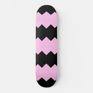 Patineta de raya en zig zag rosa claro y negro