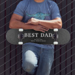 Patineta del Día del Padre Mejor Cuero Negro<br><div class="desc">El cuero negro imprime la tabla de patinaje del Día del Mejor Padre. El fondo es de cuero negro con fondo impreso. El texto es una tipografía de moda. Un regalo perfecto para un padre o un nuevo padre en el Día del Padre. Este moderno skateboard personalizado es un regalo...</div>