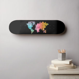 Patineta negra con mapa del mundo arcoiris - Viaje