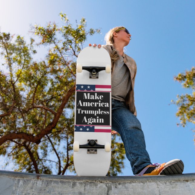 Patineta sin Trump (Exterior 1)