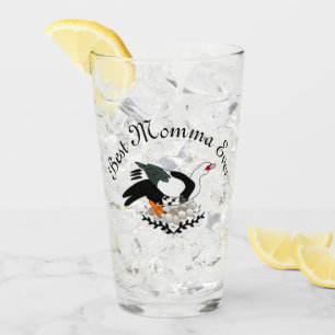 Pato moscovita en nido de huevos