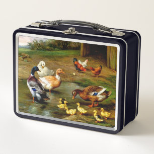 Patos De Pollo Y Pescados En La Granja