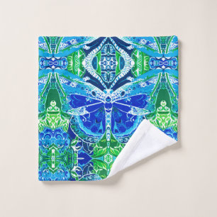 Patrón de batik de mariposa y medallón en azul