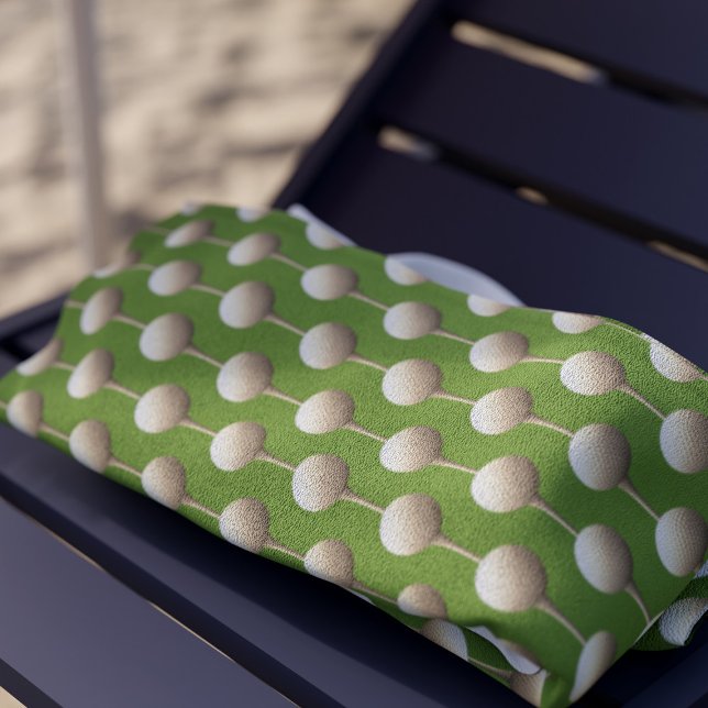 Patrón de bolas de golf Toalla de playa monogramad (Golf Ball Pattern Green Monogrammed Beach Towel with space for your initial)