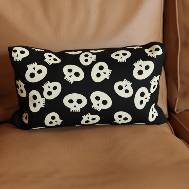 Patrón de calavera suave en almohada lumbar negra (A cute skull pattern lumbar pillow perfect for your Halloween home decor)