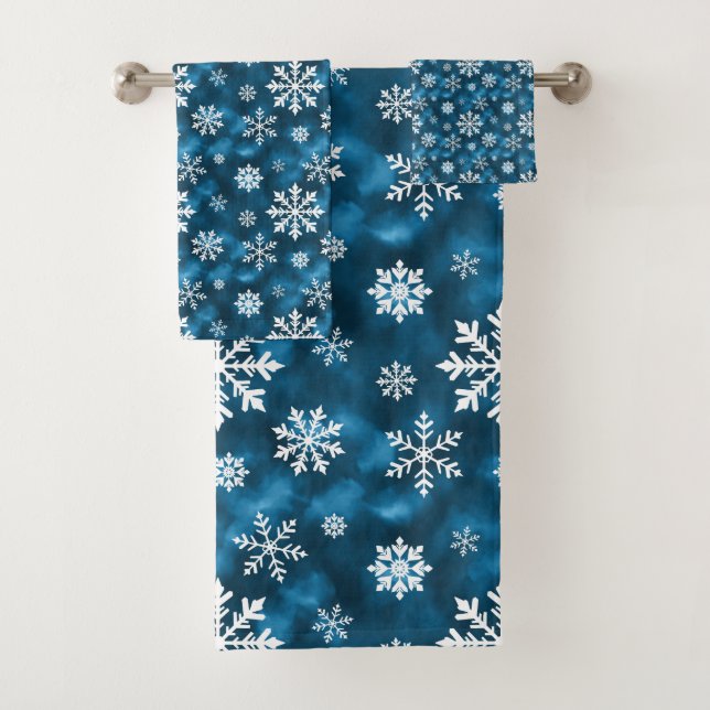 Patrón de copo de nieve blanco sobre invierno azul (In situ)