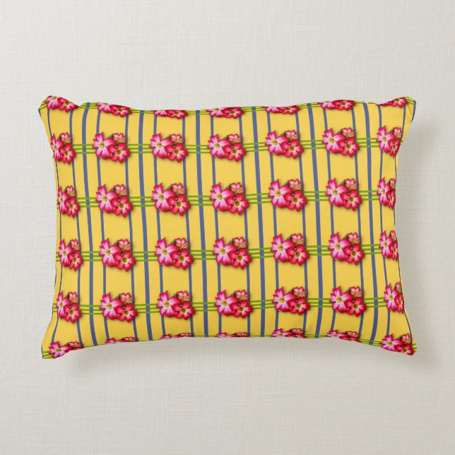Patrón de flores rosadas en almohada de acento ama (Anverso)