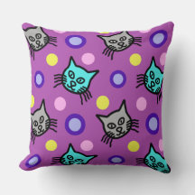 Patrón de gatos pequeños en Cojín decorativo viole