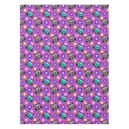 Patrón de gatos pequeños en manteles violetas