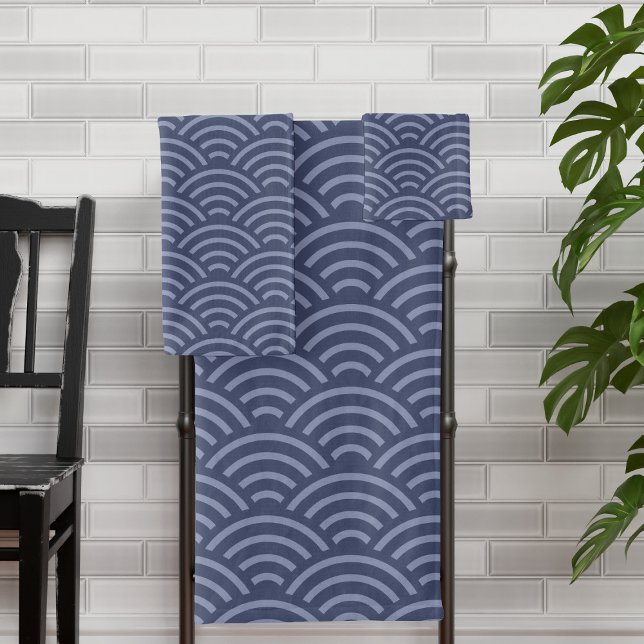 Patrón de impresión de ondas japonés conjunto de t (A modern take on the traditional Japanese Seigaiha wave print which will look fab in your bathroom)