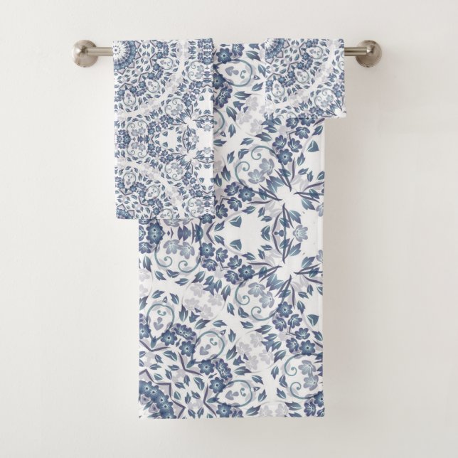 Patrón de mandala floral blanco azul polvoriento (In situ)