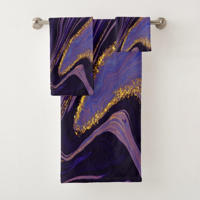 Patrón de mármol violeta dorado fresco y de moda (In situ)