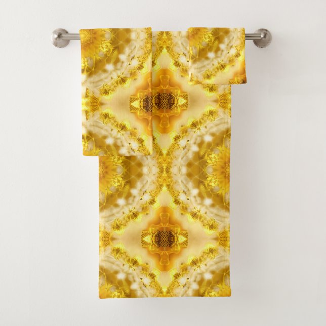 Patrón de medallón en patrón de batik amarillo mos (In situ)