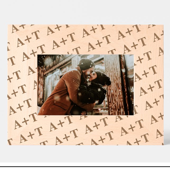 Patrón de monograma de pareja con marco de madera  (Subido por el creador)