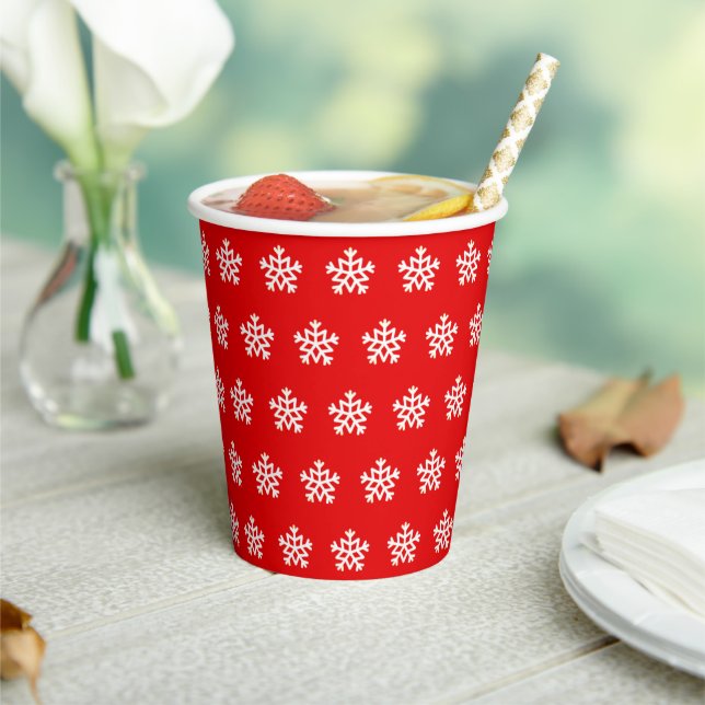 Patrón de Navidad en vasos de papel rojos (in situ)