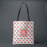 Patrón de sandía de las bolsas de verano monograma<br><div class="desc">Bolsas de tote monogramadas de verano con un patrón de sandía,  impresas en fondo blanco,  y texto personalizado,  donde puedes añadir tu inicial. La bolsa de tocador está hecha de poliéster y mide 16 pulgadas por 16 pulgadas y la correa mide 28 pulgadas.</div>