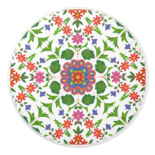 Patrón floral de Rangoli sobre el pomo de cerámica
