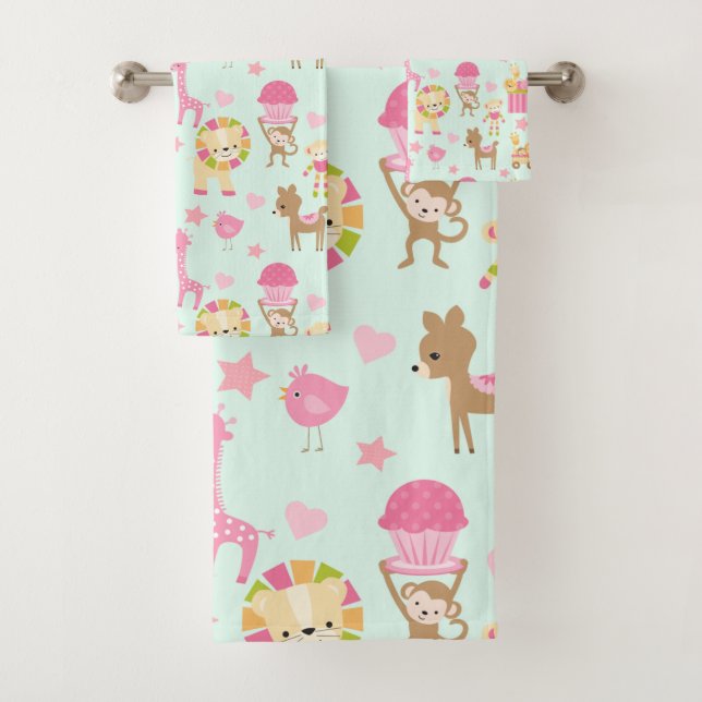 Patrón lindo con animales y juguetes sensacionales (In situ)