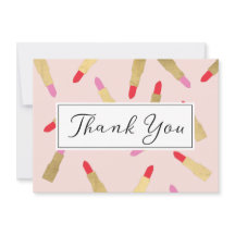 Patrón lujoso de lápiz labial en tarjeta rosa de a