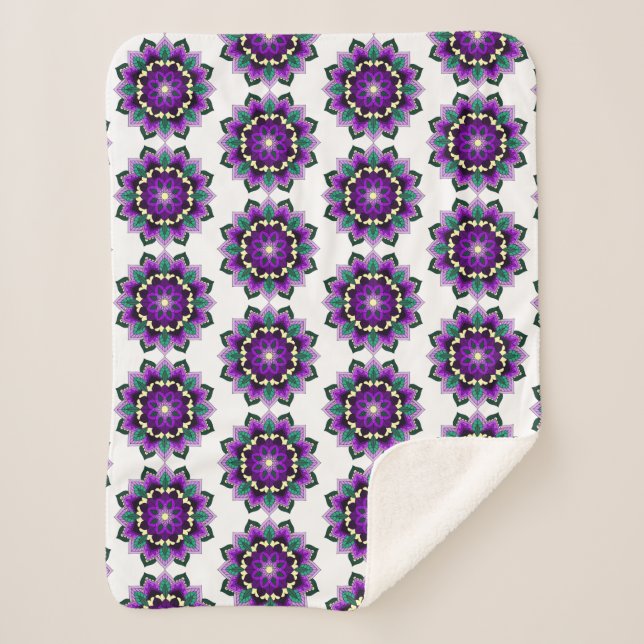 Patrón Mandala 02 en manta Sherpa morada (Anverso)