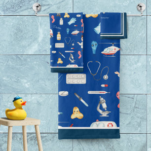 Patrón médico de niño pequeño con nombre, azul