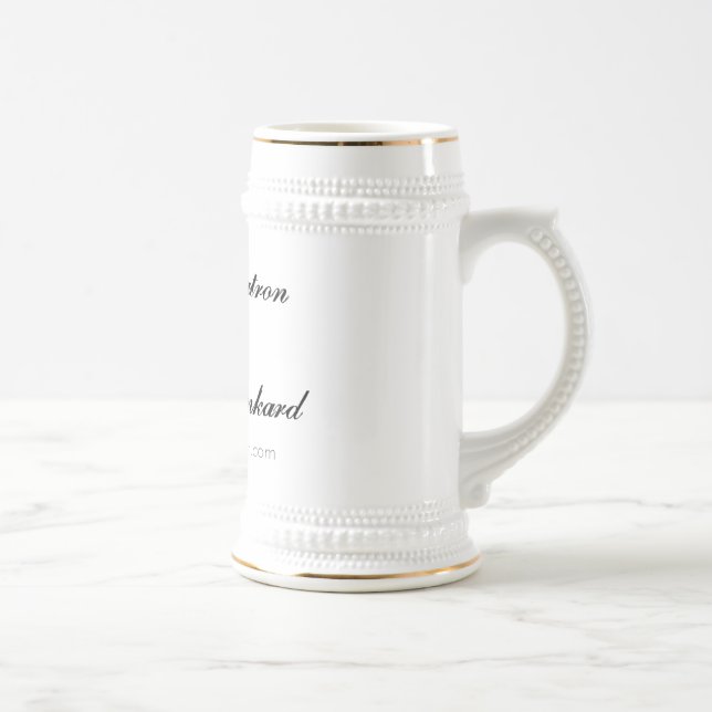 Patrón orgulloso de la jarra de cerveza del (Derecha)