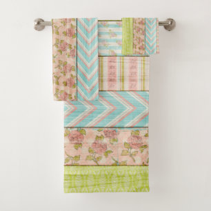 Patrón Shabby Rosa Pastel en cabaña de madera rúst