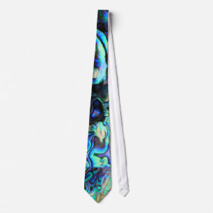 Paula abalone con corbata azul y verde