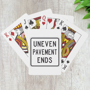 Pavement desigual termina jugando cartas