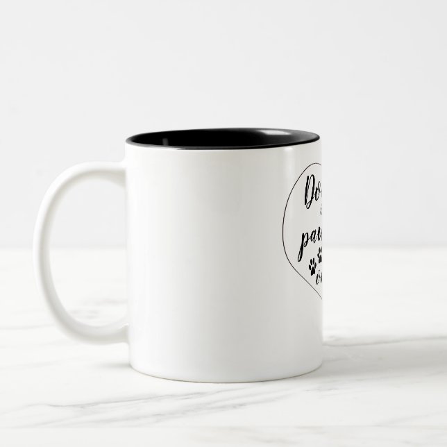 Pawprints en su obra clásica de la taza del (Izquierda)