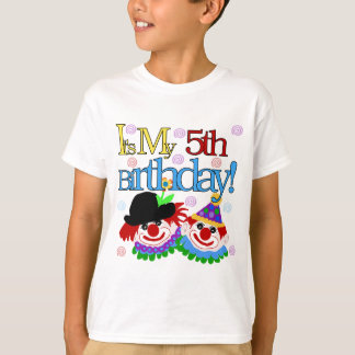 Payasos tontos con camisetas de cumpleaños 5 y reg