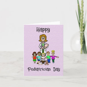 Pediatra femenina con tarjeta de saludo para niños