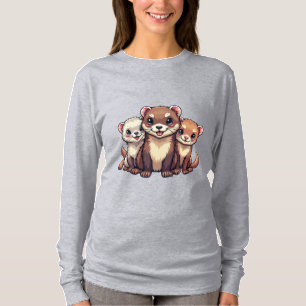 Peek-a-Boo Ferret bajo una camiseta abierta