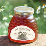 Pegatina 28 Personalizados Skep Shaped 12oz Honey Vintage S<br><div class="desc">Personalizado de 28 pegatinas en forma de skep de 3" de ancho x 1-3/4" hecho para un tarro de 12 onzas de miel. Ilustracion vintage en un pegatina de marfil pálido con texto editable.</div>