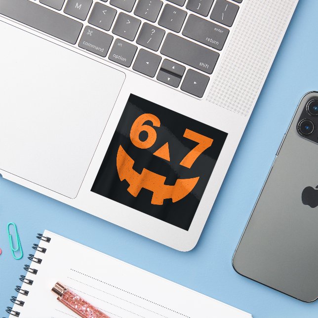 Pegatina 67 Six Seven Number Face Halloween Sticker (Ordenado portátil con iPhone)