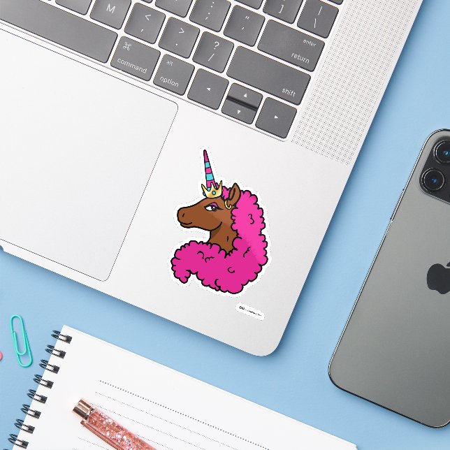 Pegatina Afro Unicornio rosa caliente (Ordenado portátil con iPhone)