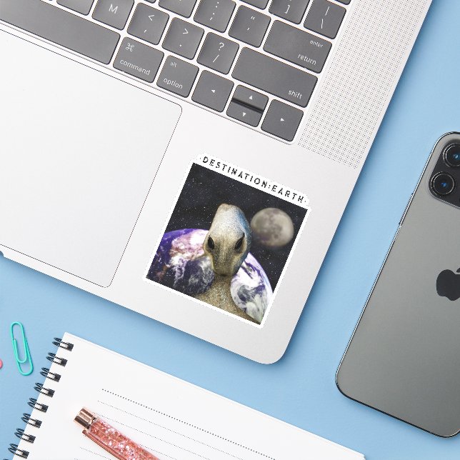 Pegatina Alien Destination: Earth (Ordenado portátil con iPhone)