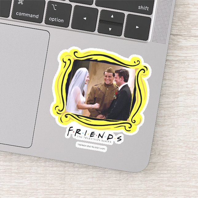 Pegatina AMIGOS™ | Joey Marries Monica y Chandler (Detalle)