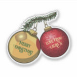 Pegatina Añadir tu nombre Merry Christmas Tree Decorations<br><div class="desc">Difunde algunos Navidades con alegría con este pegatina festivo, con un personalizado de dos decoraciones de árbol o baubles en una rama de árbol de Navidad, un oro brillante, el otro rojo brillante. Usa "Personaliza esta plantilla" para cambiar "¡Feliz Navidad! Amor por el nombre y el texto de Laura X...</div>