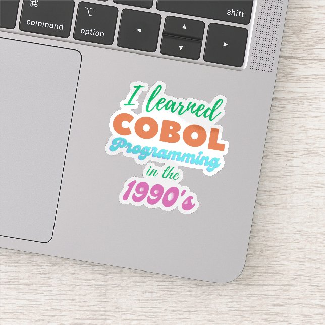 Pegatina Aprendí el lenguaje de programación Cobol en los 9 (Detalle)