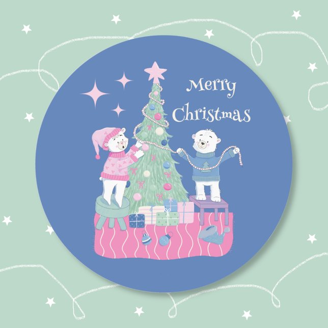 Pegatina azul del árbol de decoración del cubo del (Cute Holiday blue round sticker with two polar bear cubs decorating a Christmas tree .)
