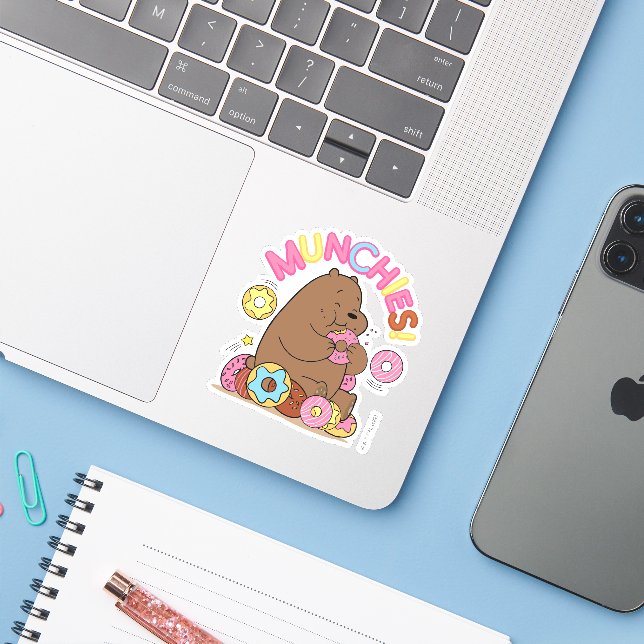 Pegatina ¡Bare Bears - Grizz Donut Munchies! (Ordenado portátil con iPhone)