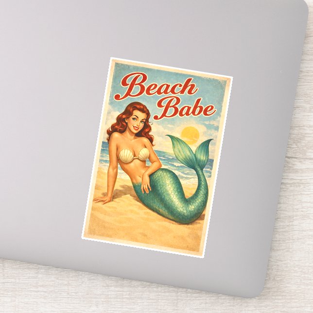Pegatina Beach Babe Pin-Up Mermaid - Retro Coastal Life Art (Detalle)
