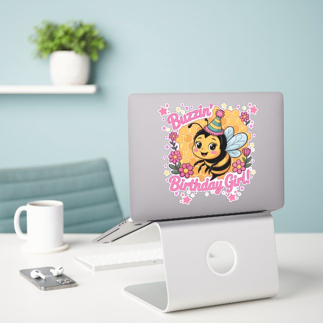 Pegatina Buzzin 'Birthday Chica Bee Theme Cute Bee Lover (Ordenado portátil  en el escritorio)