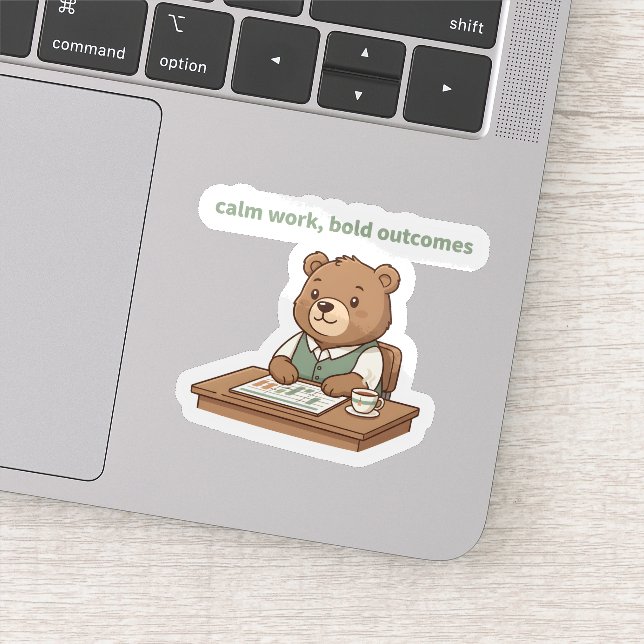 Pegatina Calm Work Bold Outcomes Sticker – Cozy CEO Bear (Detalle)